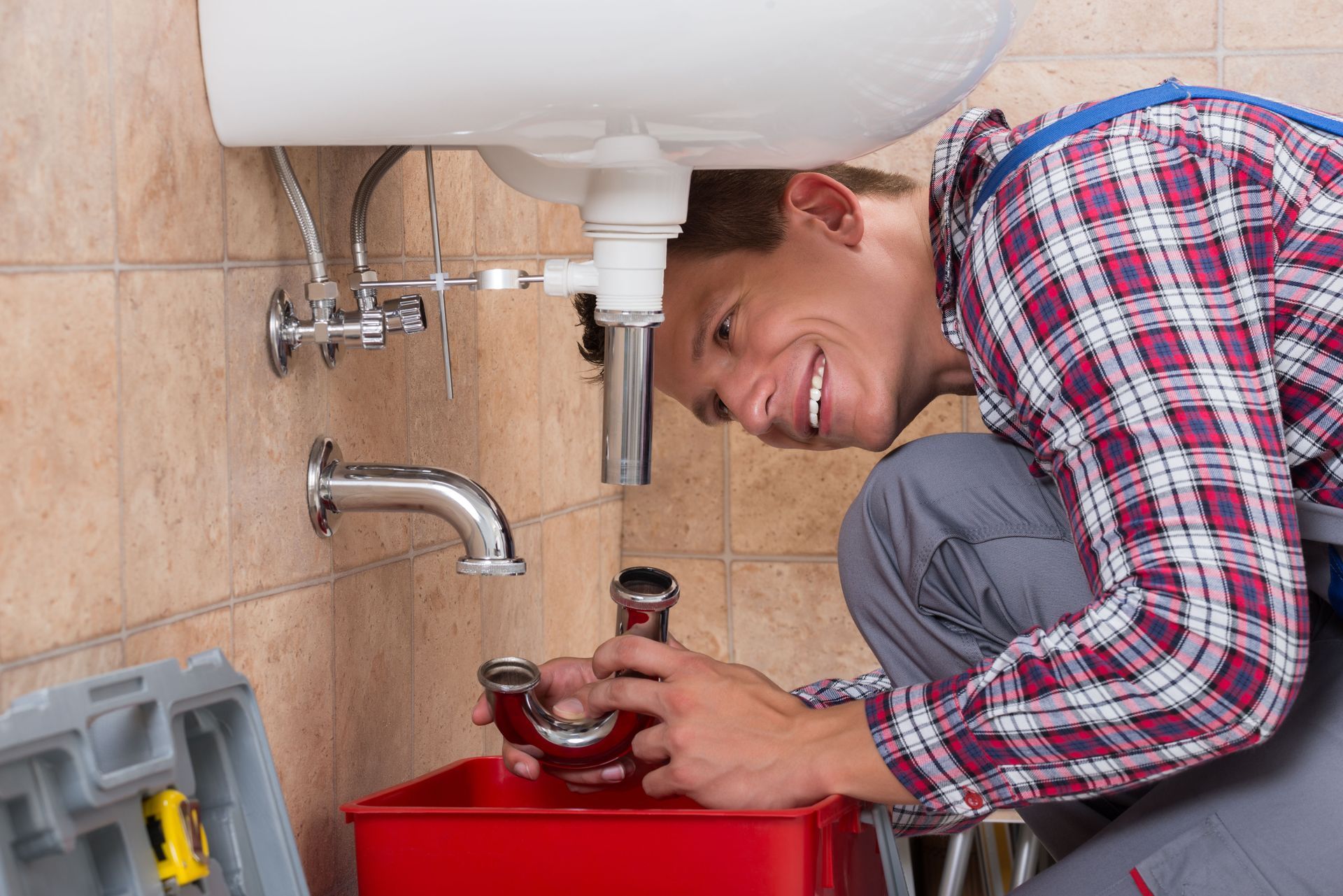 What Homeowners Miss When Pipe Cleaning Is Delayed